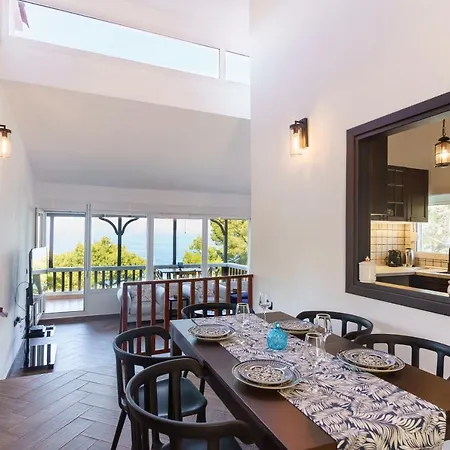 Blu: Beachfront With Amazing View Vourvourou