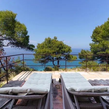 Villa Blu: Beachfront With Amazing View Vourvourou